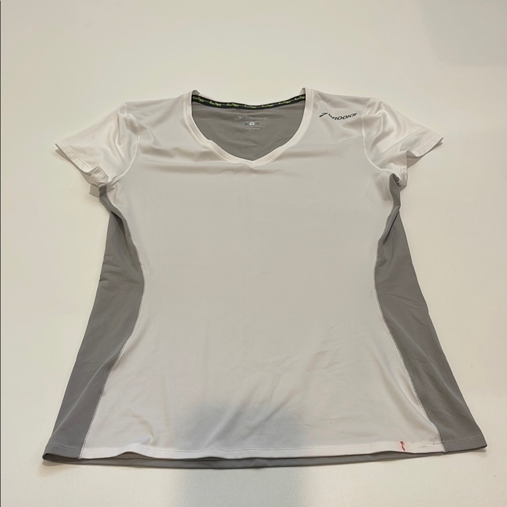Brooks Fitted White and Gray Short Sleeve Tee